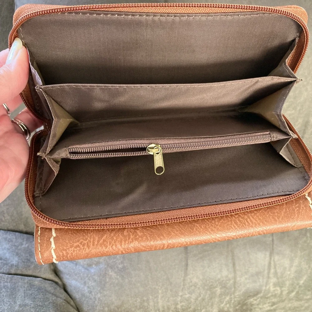 B.0.C wallet - Picture 2 of 5